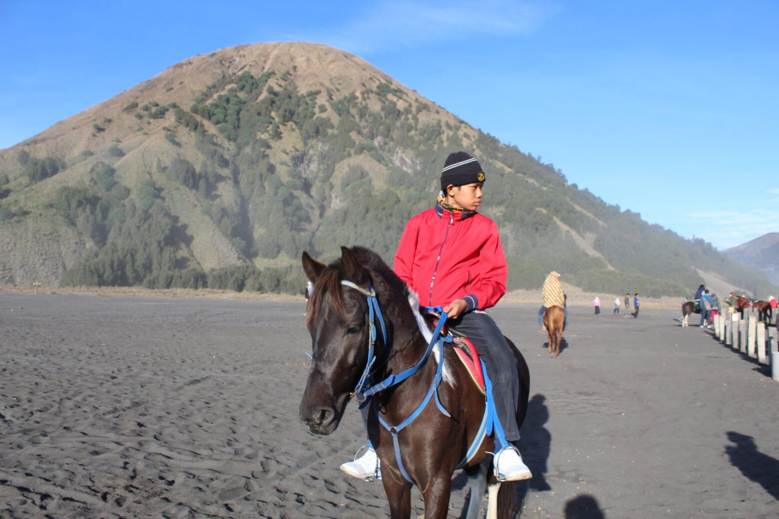bromo crater, bromo crater tour, bromo tour, jogja bromo tour