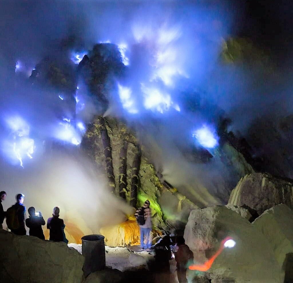bluefire ijen, ijen crater tour, blue fire tour, ijen crater, ijen tour, bromo ijen tour, ijen crater tour, bali ijen crater