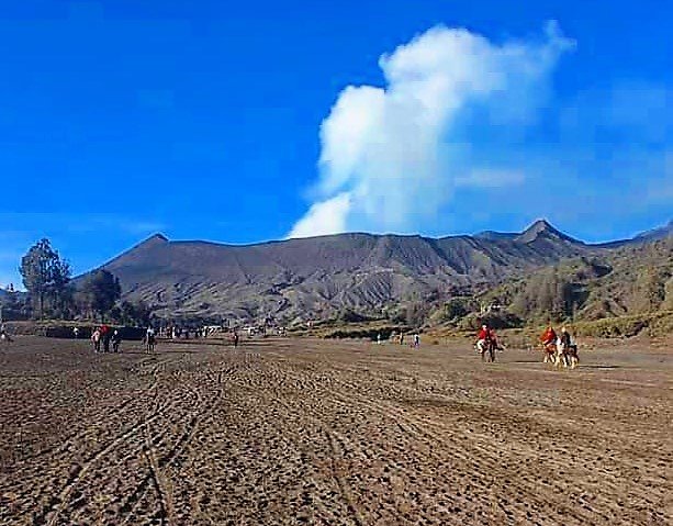 bromo crater tour, bromo overland tour, jogja bromo tour